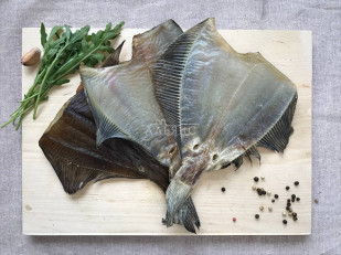 Карась холодного копчения: Камбала камчатская вяленая без икры