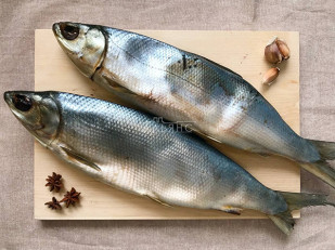 Карась холодного копчения: Сиг вяленый