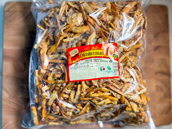 Нитка ЖАРЕНАЯ "Чеснок с зеленью" Oktobersnack 1 кг (сырный продукт) в Ясененво