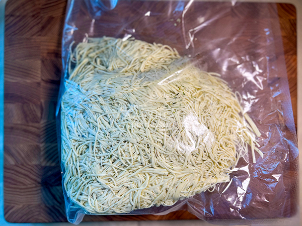 Сырный продукт ФЕРМЕРСКИЙ паутинка  укроп/чеснок в Ясененво