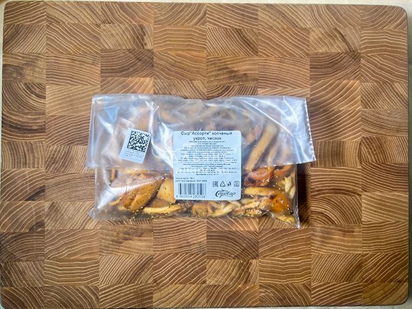 Сыр 150 гр ГОРНЫЙ СЫРОВАР (Ассорти копчёный с укропом и чесноком) в Ясененво