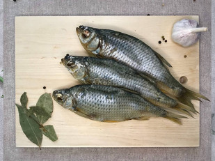 Карась холодного копчения: Красноперка вяленая