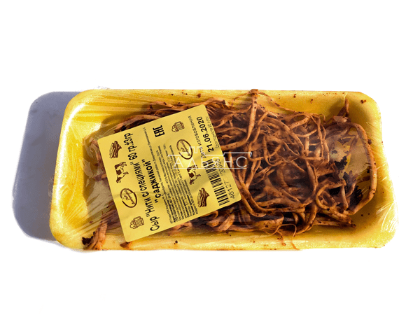 Сыр чечил некопченый "с аджикой" в лотке в Ясененво